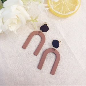 New⭐️ U Shape Dusty Pink Drop Earrings